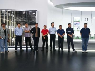 热烈欢迎中国涂料工业协会绿色工业涂料涂装分会理事长张蛟一行莅临晨光参观指导！
