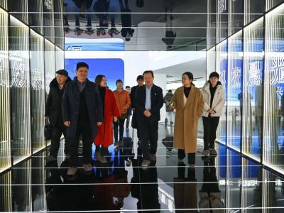 武进区统战部副部长杨美英、雪堰镇党委副书记陈世华等领导一行莅临晨光集团参观调研！